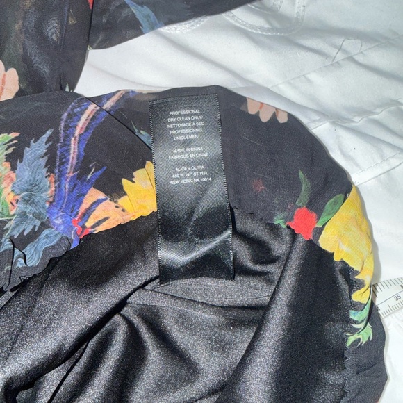 Alice + Olivia Alta Peasant Top in Floral Bird NWOT Shoulder Blouse XS Black - Picture 11 of 12